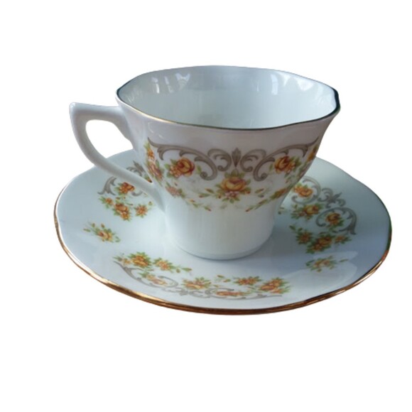 Queen's Teacup and Saucer FINE BONE CHINA MADE IN ENGLAND Rosina China Co - Picture 1 of 5